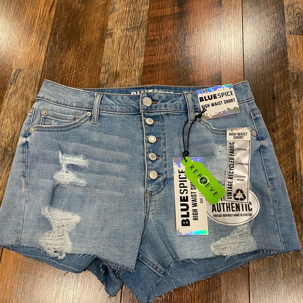 NWT Blue spice juniors size 11 button fly Distressed Light Blue Denim Shorts